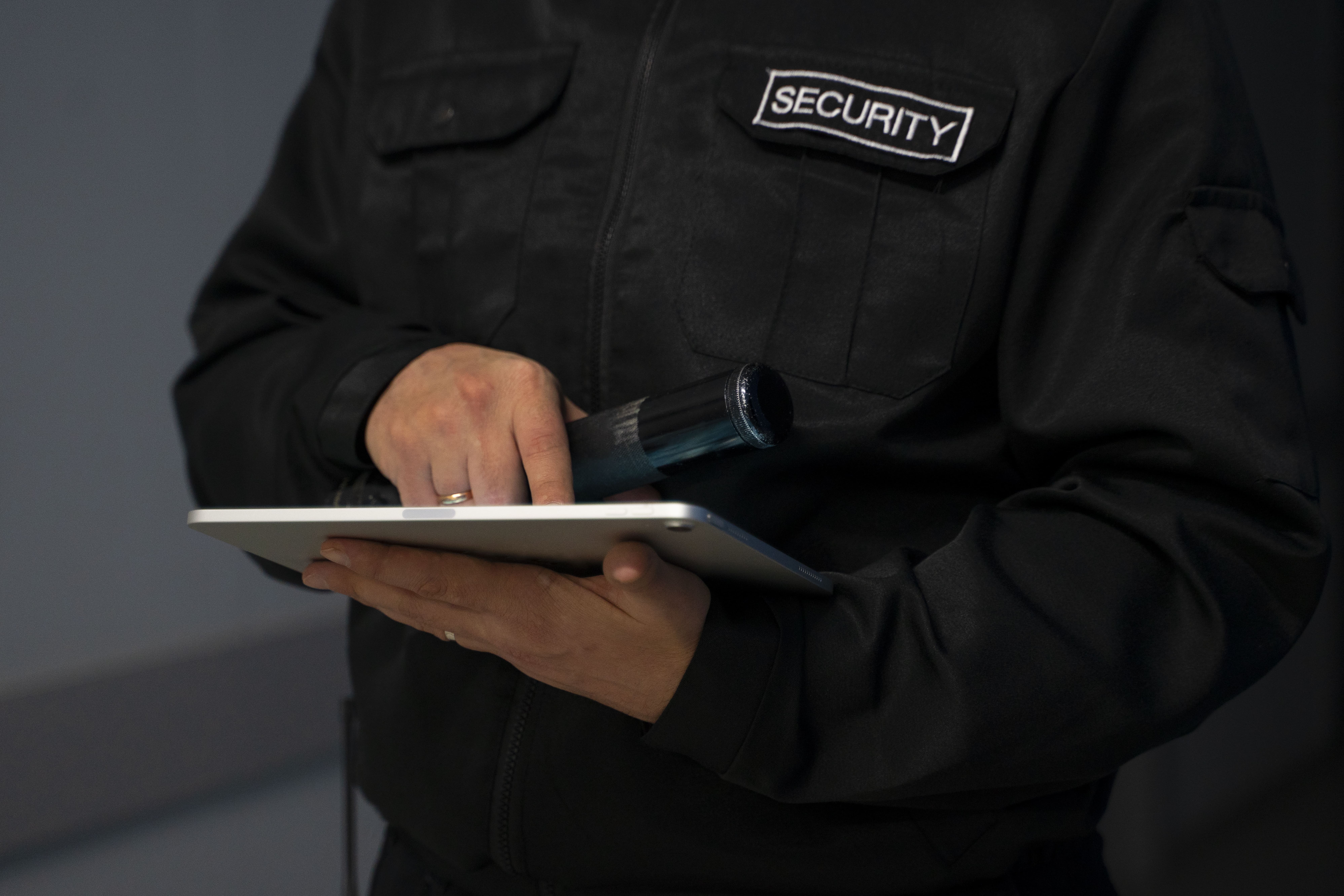 How Outsourcing Security Guards Enhances Efficiency and Cost Savings for Businesses